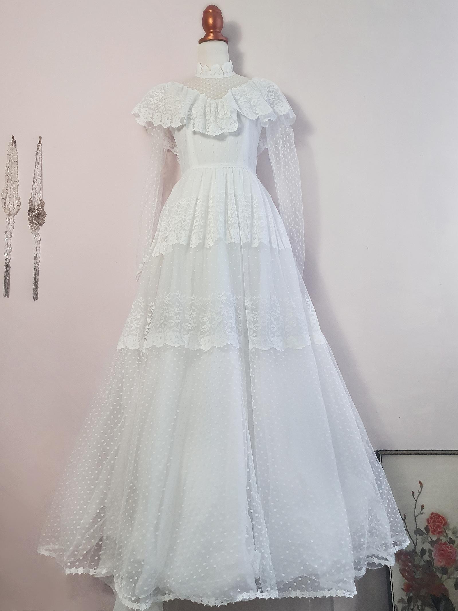 Vintage 1970s Pronuptia De Paris White Lace Fairy Tale Wedding Dress - Size  8