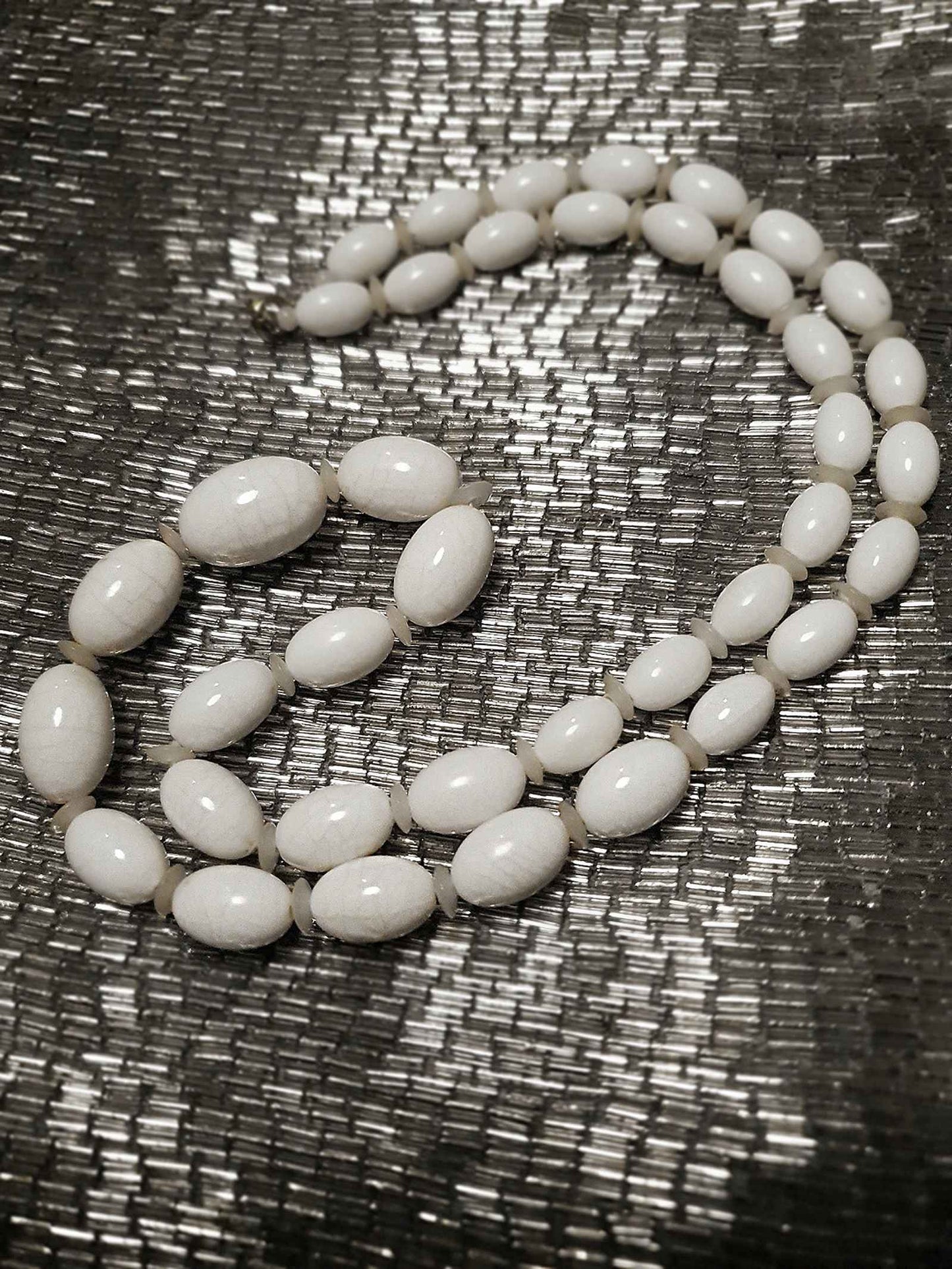 Vintage 1950s White Necklace Graduated Beads