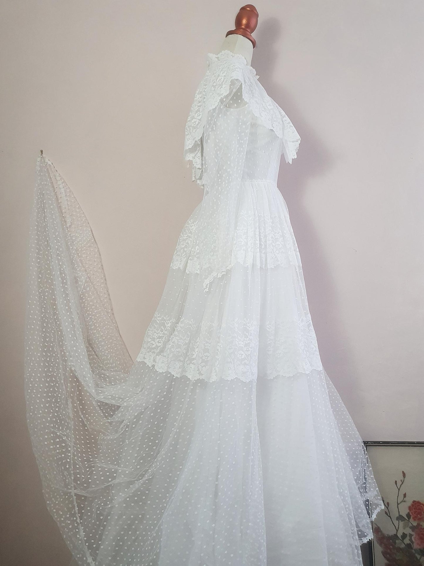 Vintage 1970s Pronuptia De Paris White Lace Fairy Tale Wedding Dress - Size 8