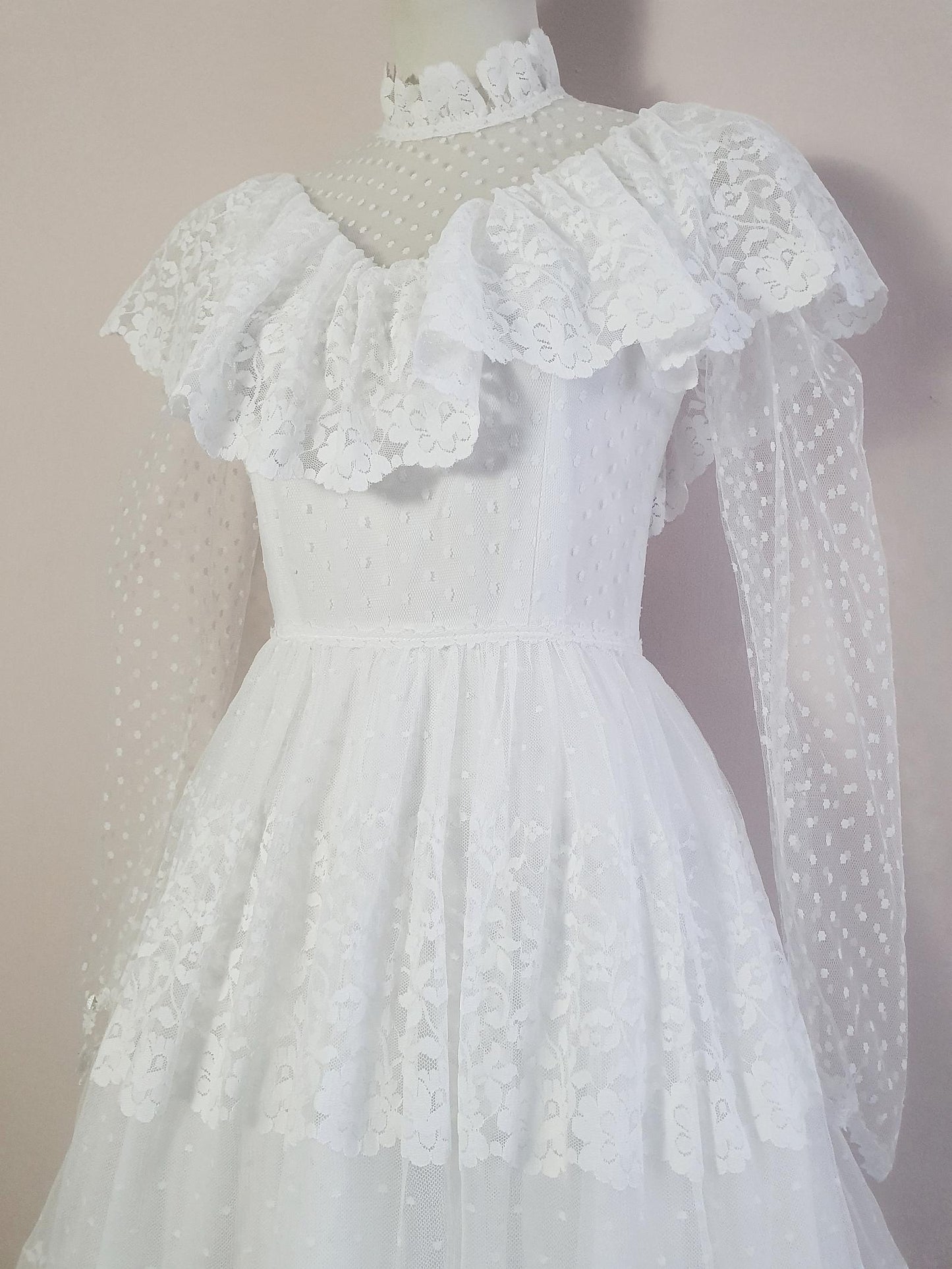 Vintage 1970s Pronuptia De Paris White Lace Fairy Tale Wedding Dress - Size 8