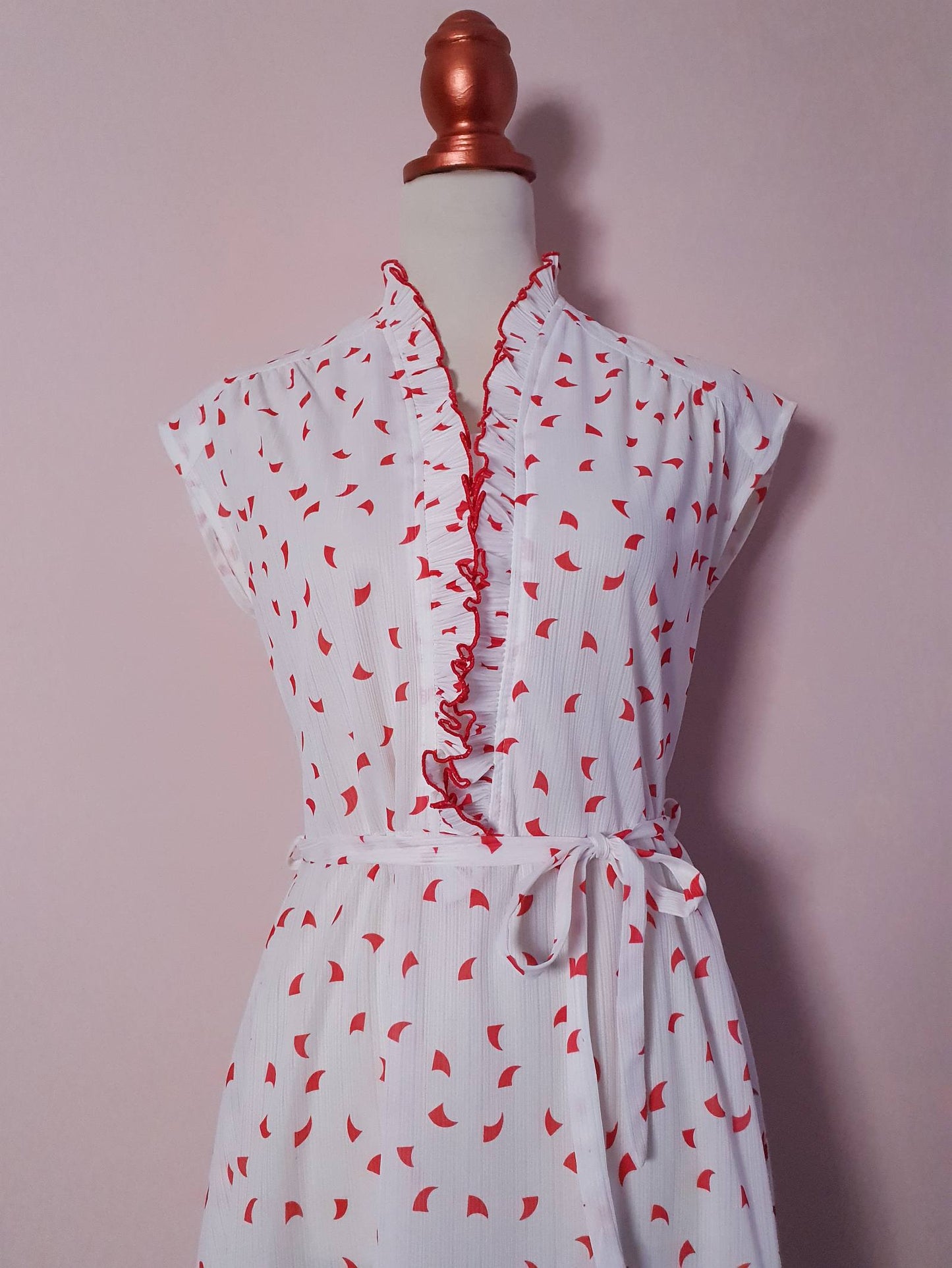 Pretty 70s White & Red Ruffle Retro Dress - Size 14