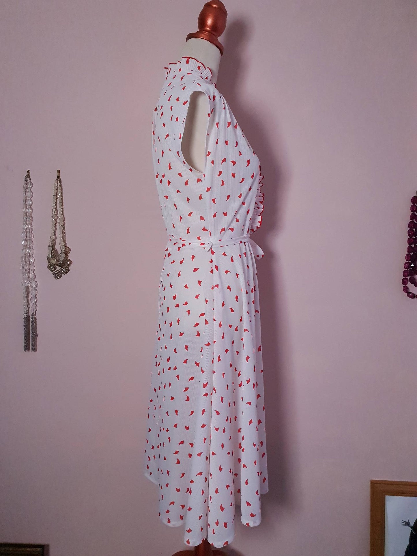 Pretty 70s White & Red Ruffle Retro Dress - Size 14