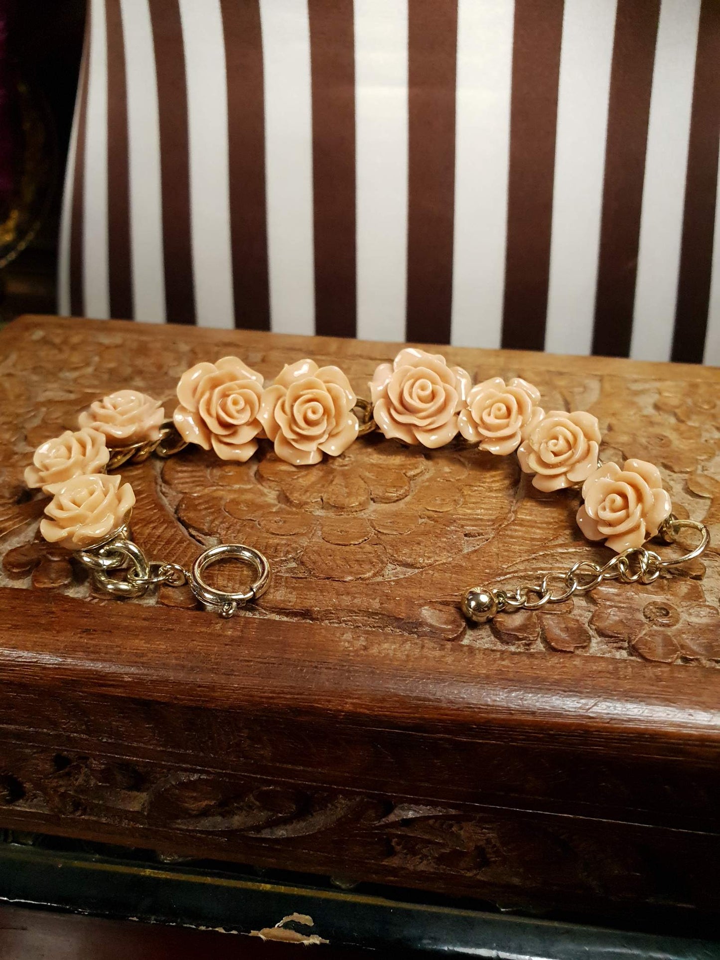 Vintage 1970s Resin Rose Bracelet Beige Peach Gold Tone