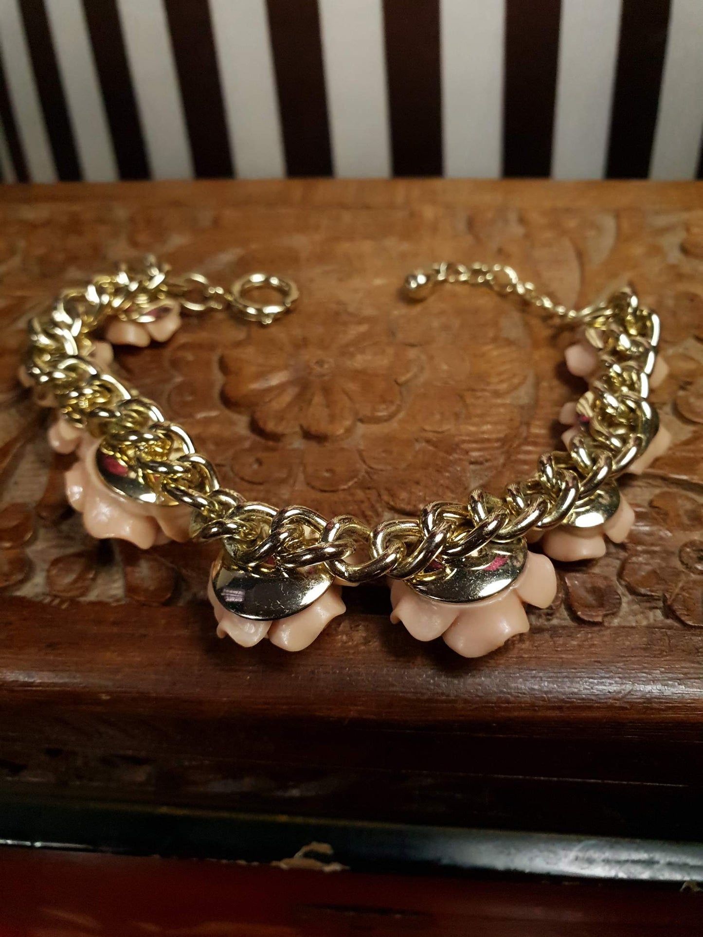 Vintage 1970s Resin Rose Bracelet Beige Peach Gold Tone