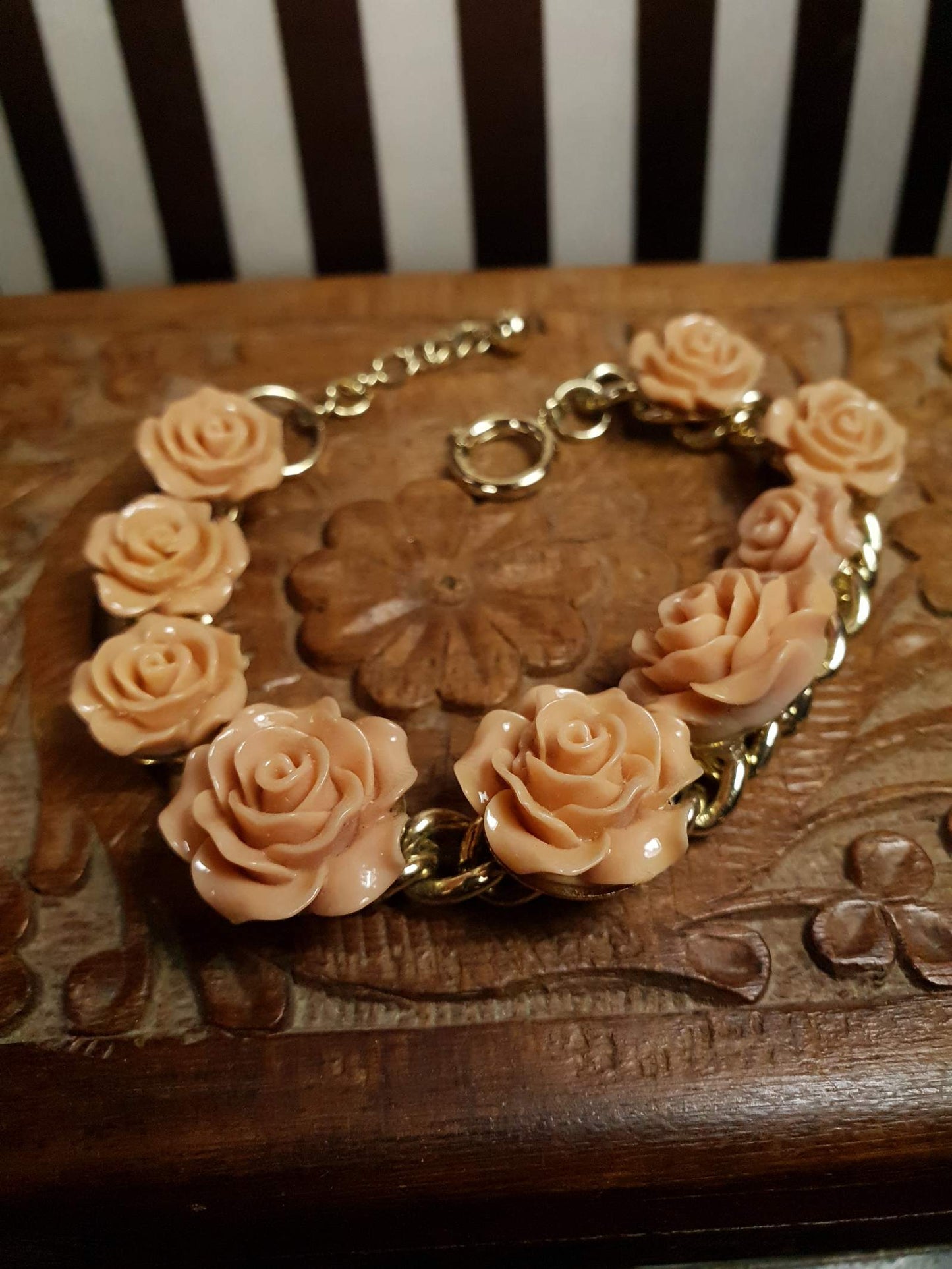 Vintage 1970s Resin Rose Bracelet Beige Peach Gold Tone