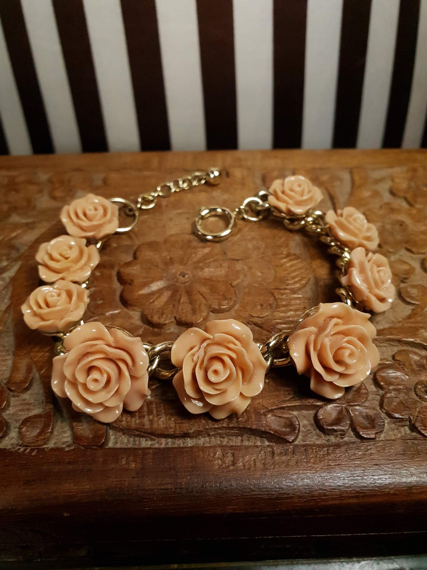 Vintage 1970s Resin Rose Bracelet Beige Peach Gold Tone