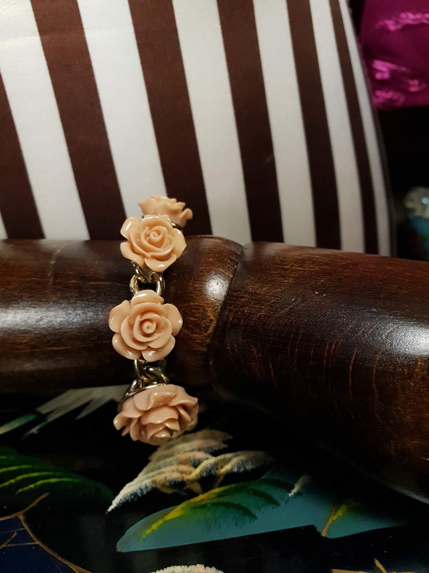 Vintage 1970s Resin Rose Bracelet Beige Peach Gold Tone