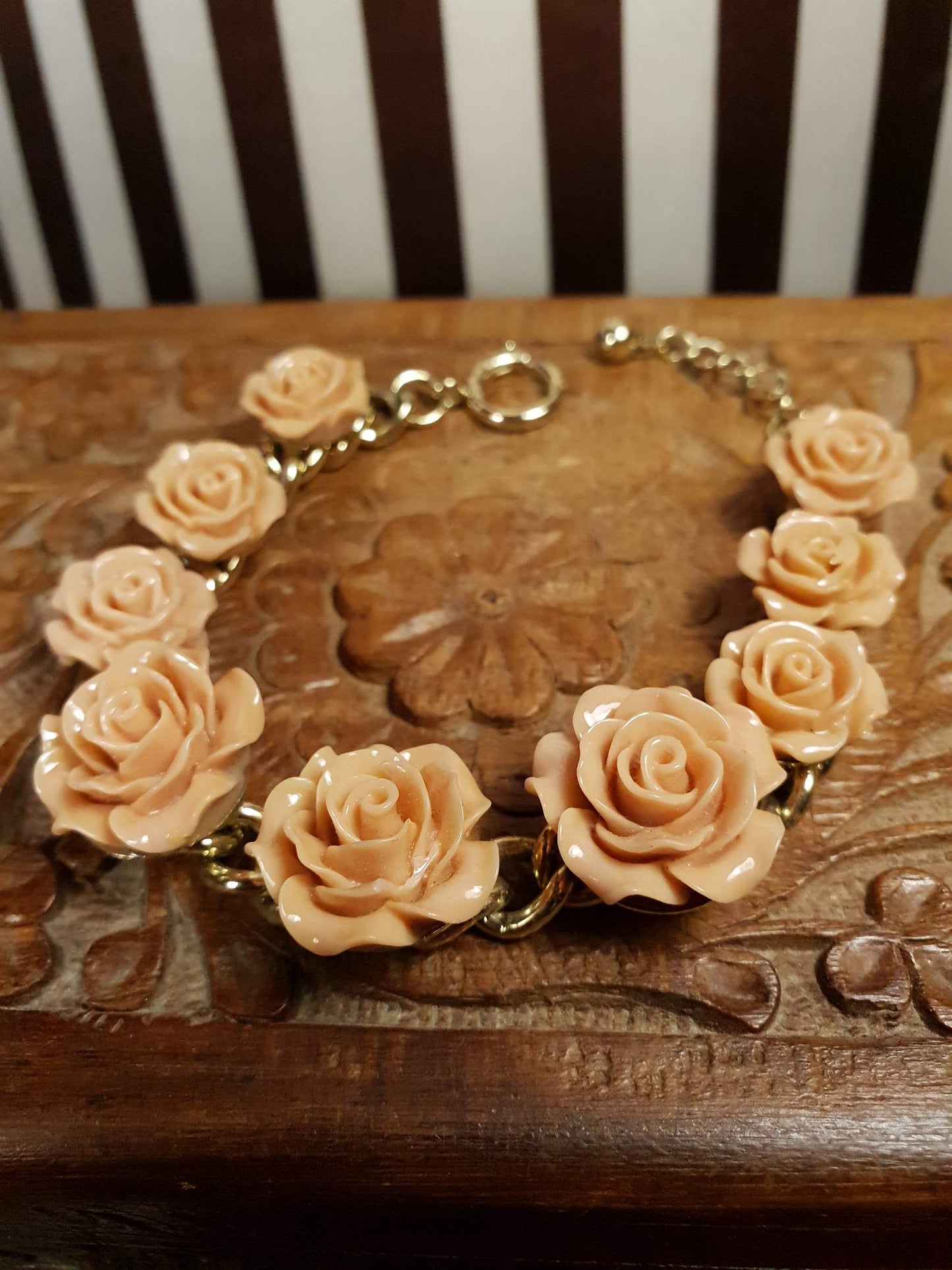 Vintage 1970s Resin Rose Bracelet Beige Peach Gold Tone