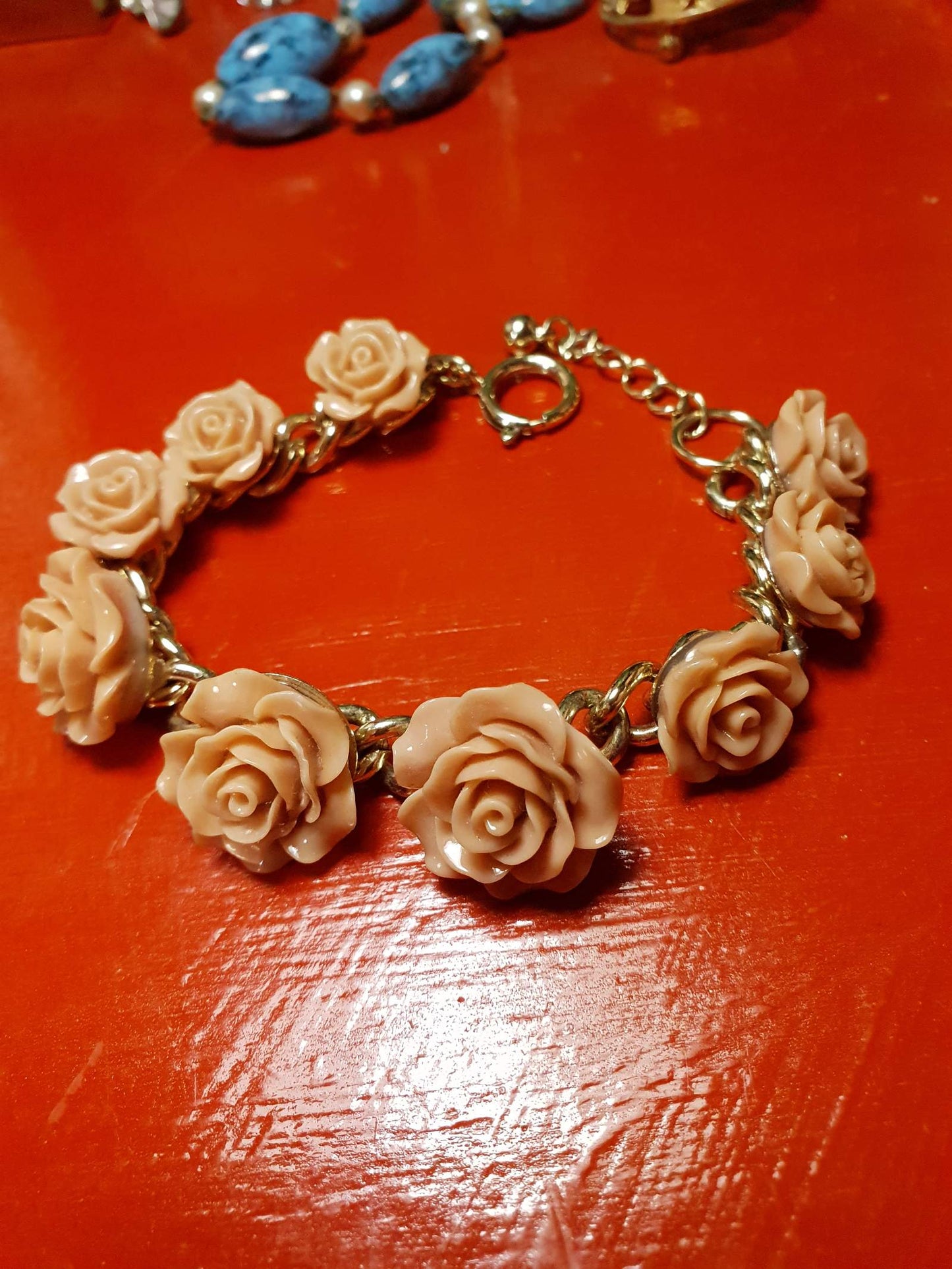 Vintage 1970s Resin Rose Bracelet Beige Peach Gold Tone