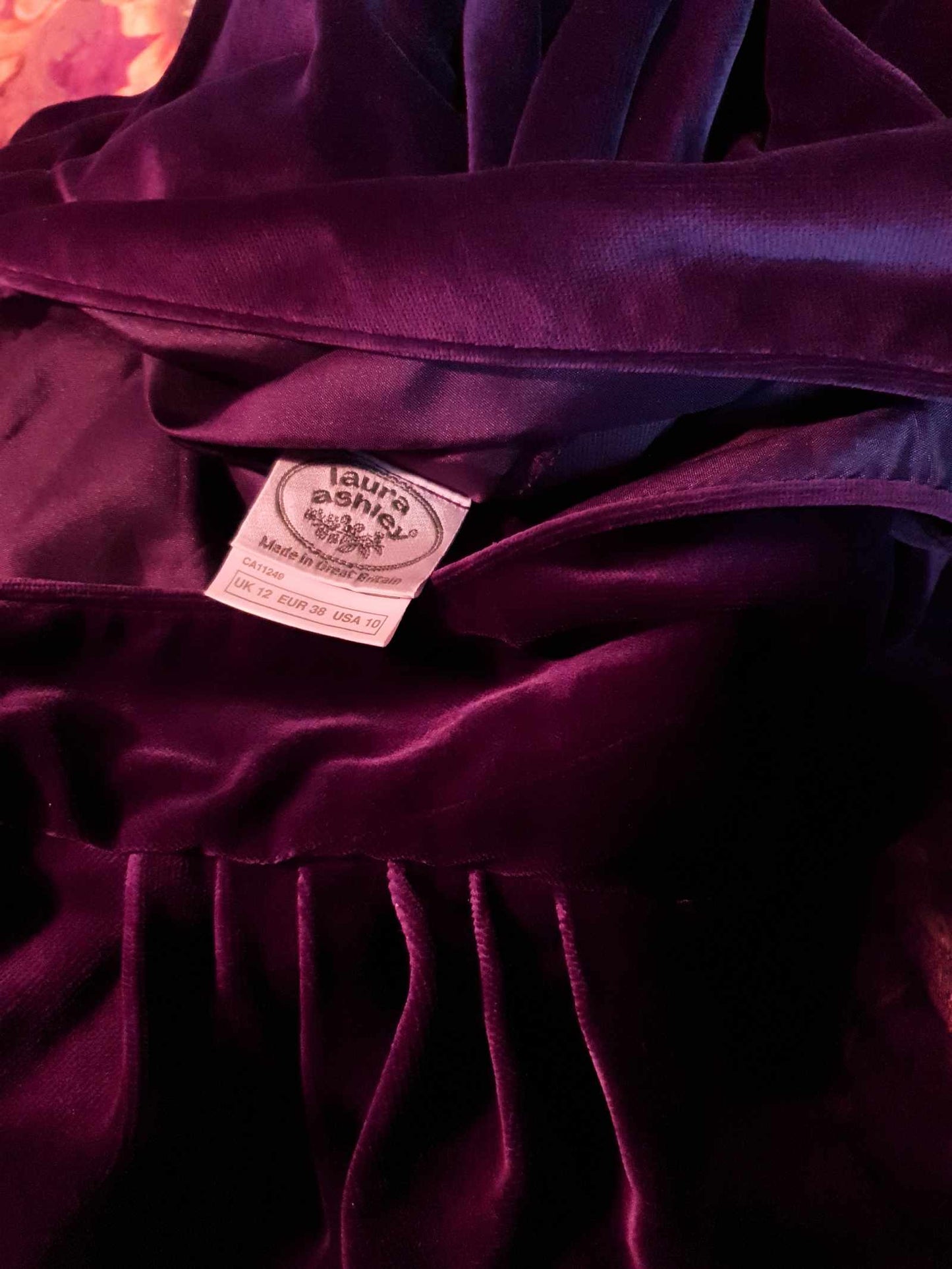 English Classics - Beautiful 1980s Vintage Laura Ashley Purple Velvet Dress - Size 10/12