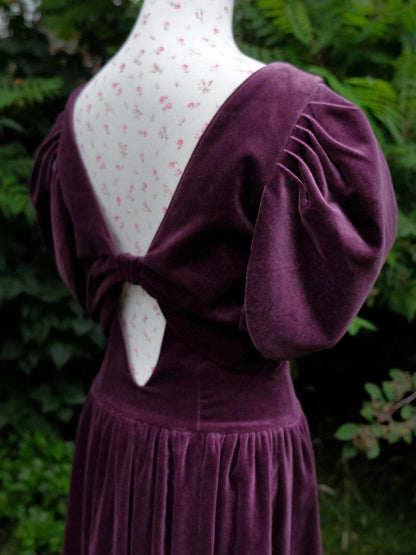 English Classics - Beautiful 1980s Vintage Laura Ashley Purple Velvet Dress - Size 10/12