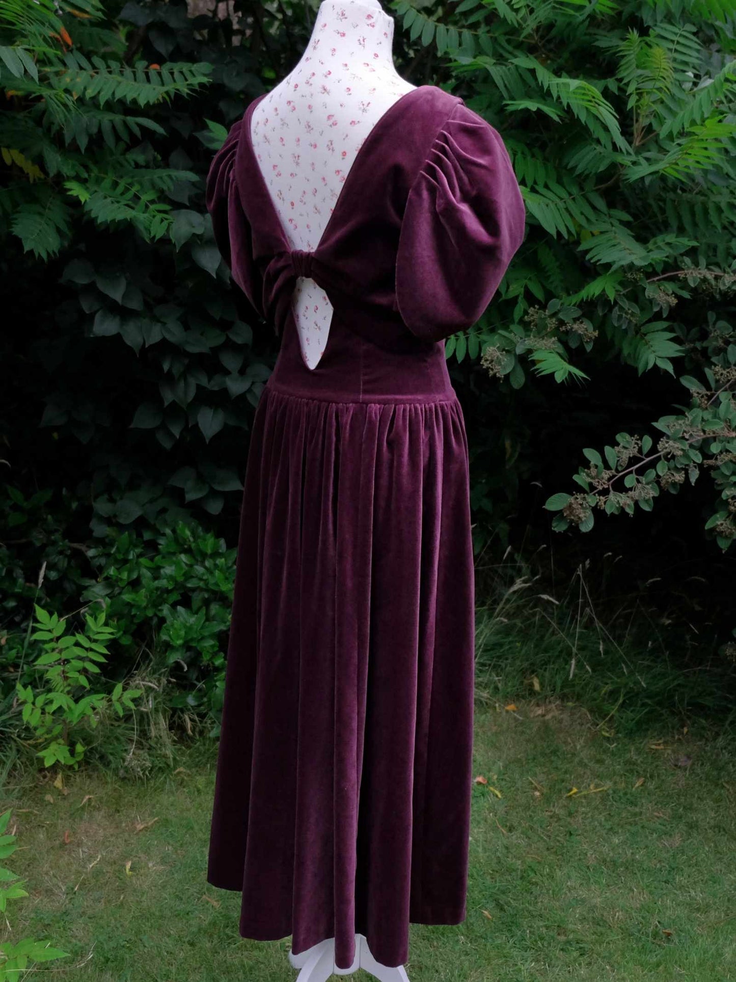 English Classics - Beautiful 1980s Vintage Laura Ashley Purple Velvet Dress - Size 10/12