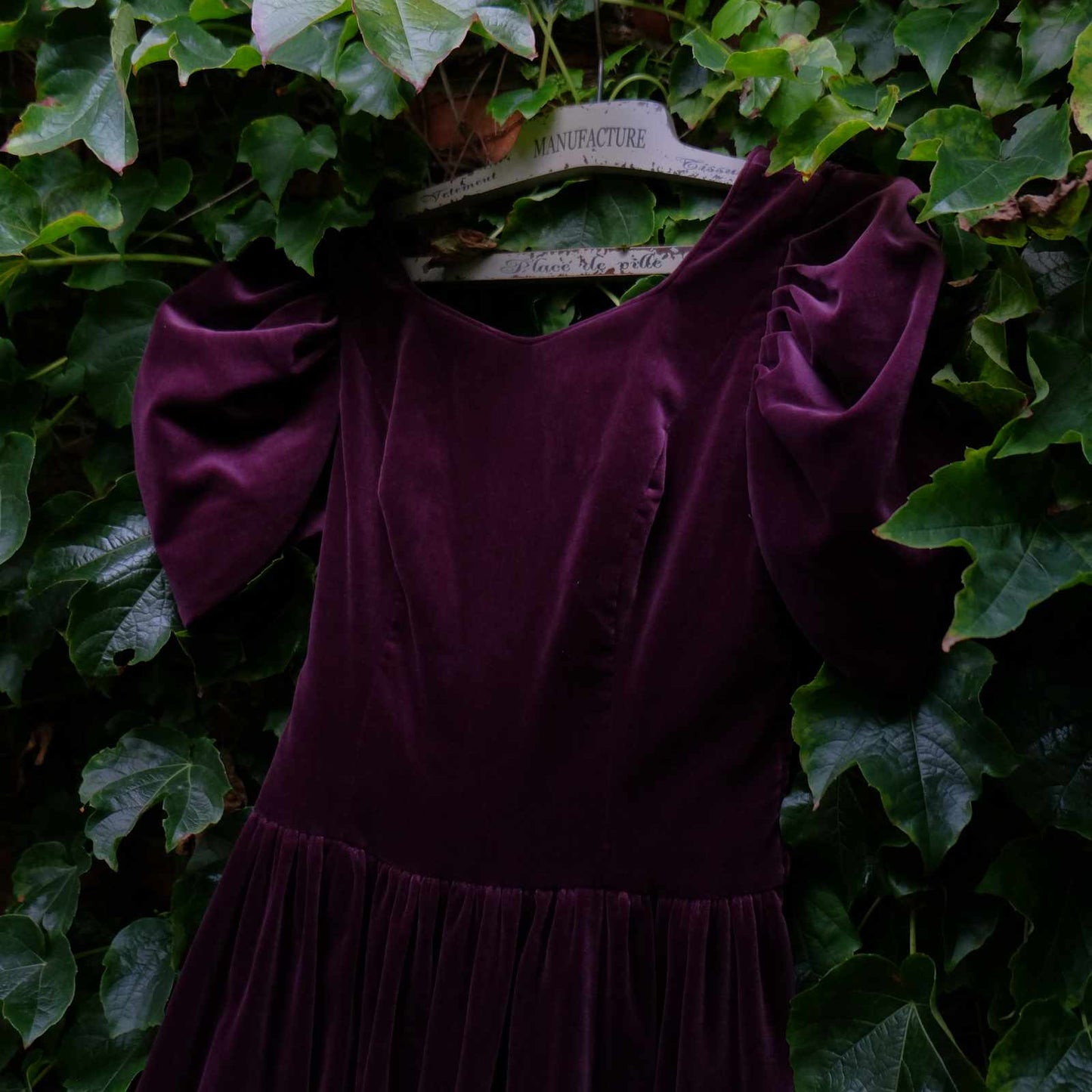 English Classics - Beautiful 1980s Vintage Laura Ashley Purple Velvet Dress - Size 10/12