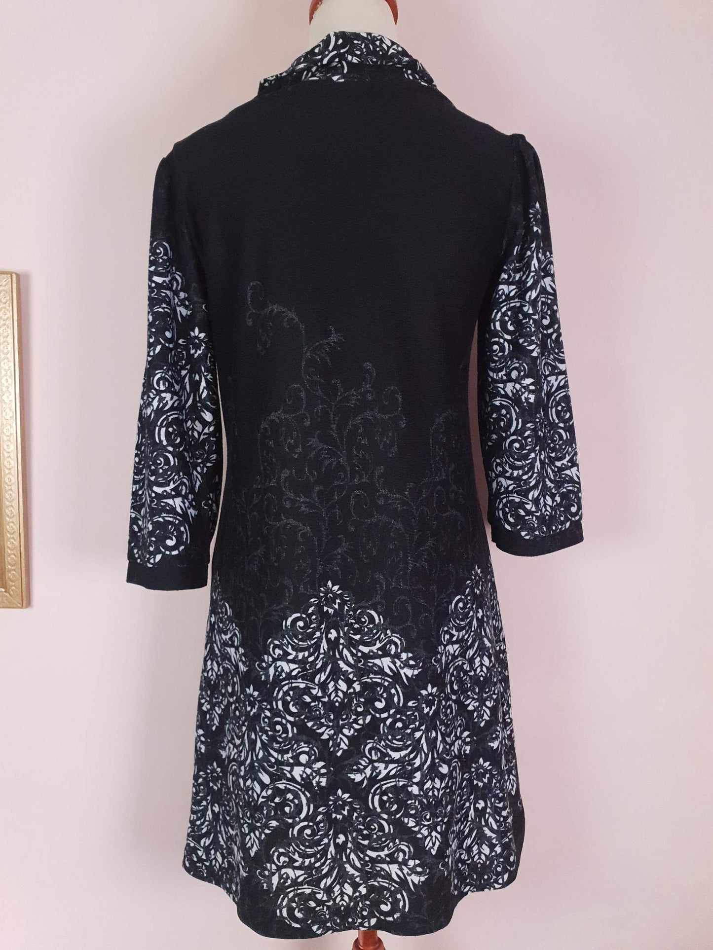 Pre-Owned Black & White Dress Scroll Print Size 12/14 Monochrome