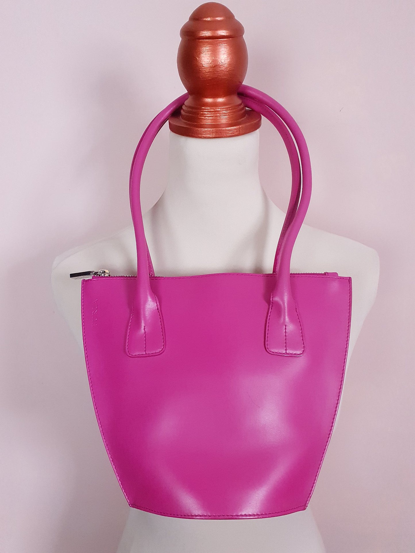 Cute Y2K Pre-Loved Furla Cerise Pink Leather Shoulder Bucket Bag